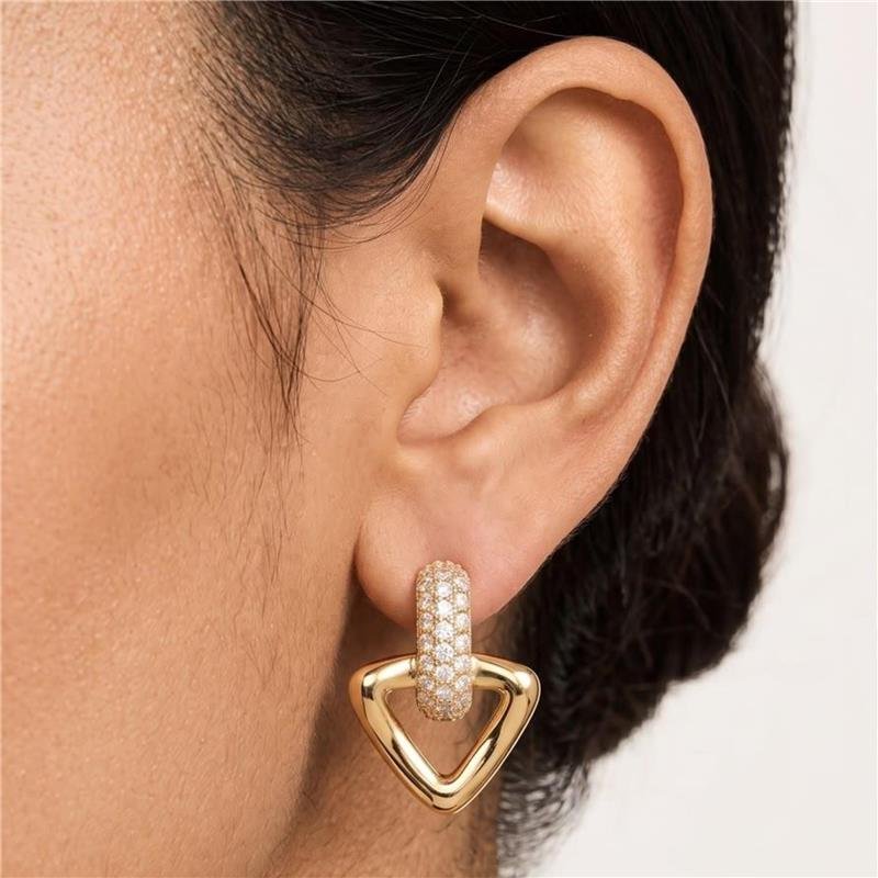 BRINCO CRAVEJADO FOLHEADO A OURO 18K 