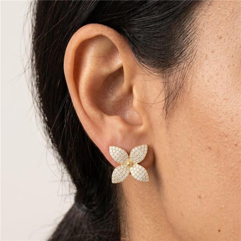 BRINCO FLOR CRAVEJADA FOLHEADA A OURO 18K 