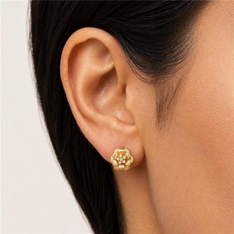 BRINCO FLOR FOLHEADA A OURO 18K 