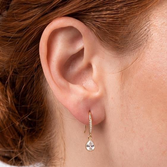 BRINCO CRAVEJADO FOLHEADO A OURO 18K 