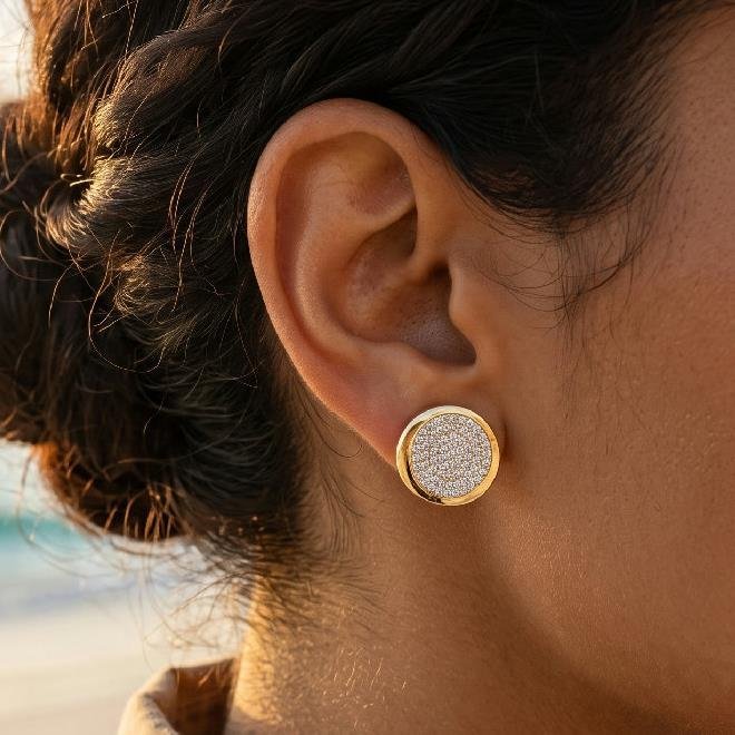 BRINCO CRAVEJADO FOLHEADO A OURO 18K 