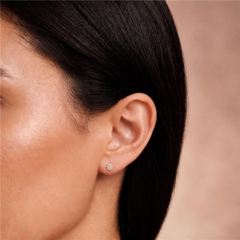 BRINCO FLOR CRAVEJADA FOLHEADA A OURO 18K 