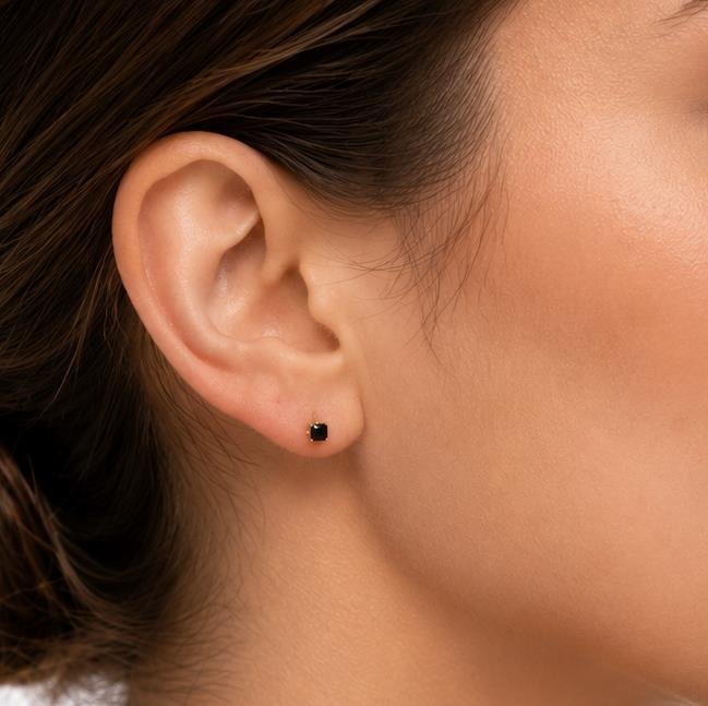 BRINCO PONTO DE LUZ 2MM PRETO FOLHEADO A OURO 18K 