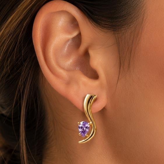 BRINCO DE ZIRCÔNIA EM FORMATO DE GOTA FOLHEADO A OURO 18K 