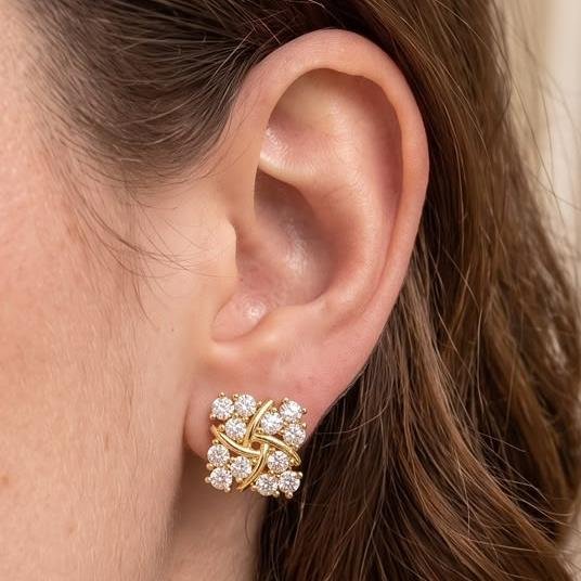 BRINCO CRAVEJADO FOLHEADO A OURO 18K 