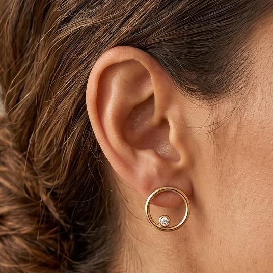 BRINCO COM ZIRCÔNIA FOLHEADO A OURO 18K 