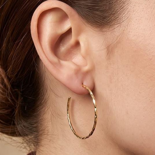 BRINCO ARGOLA TRABALHADA GRANDE FOLHEADA A OURO 18K