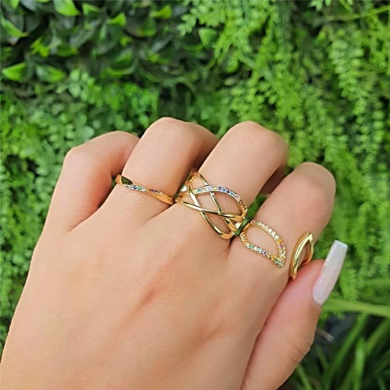 ANEL CRAVEJADO COM ZIRCÔNIAS COLORIDAS FOLHEADO A OURO 18K