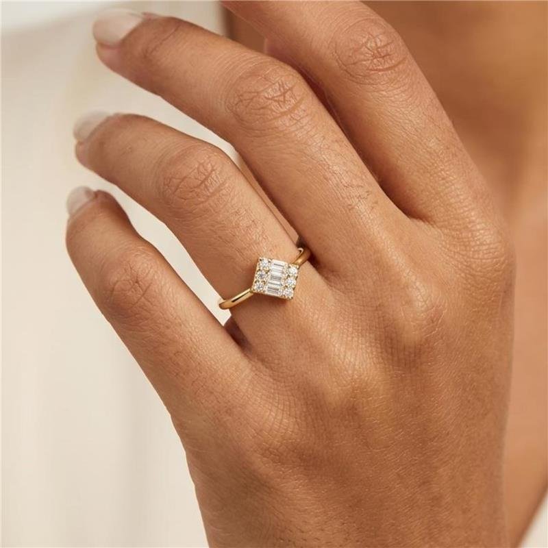 ANEL COM ZIRCÔNIA FOLHEADO A OURO 18K 