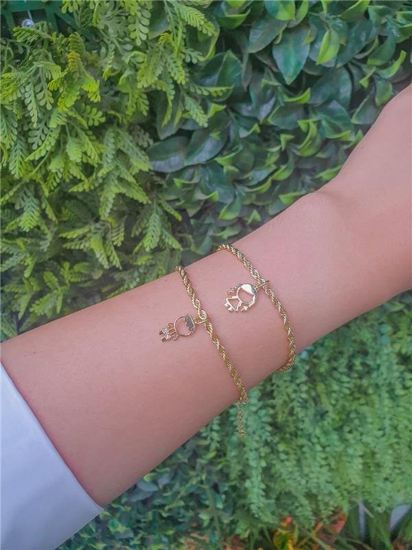 PULSEIRA COM MENINA E CORAÇÃO FOLHEADO A OURO 18K