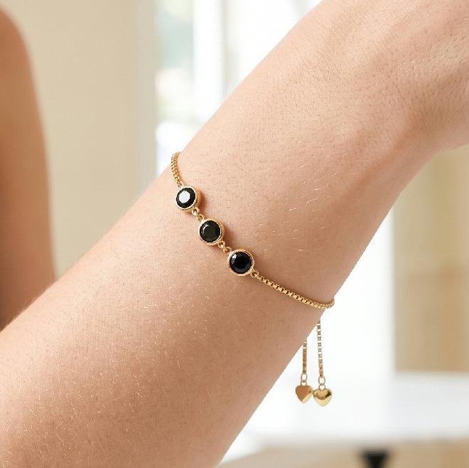 PULSEIRA CHAMBALA PEDRAS PRETAS FOLHEADO A OURO 18K