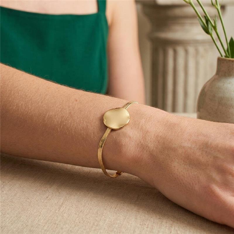PULSEIRA FITA COM PINGENTE ORGANICO FOLHEADO A OURO 18K