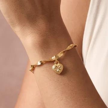 PULSEIRA TORCIDA COM CORAÇÃO FOLHEADO A OURO 18K 