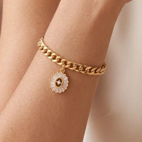 PULSEIRA CORRENTE COM PINGENTE CRAVEJADO FOLHEADO A OURO 18K 