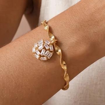 PULSEIRA TRANÇADA COM PINGENTE CRAVEJADO FOLHEADA A OURO 18K