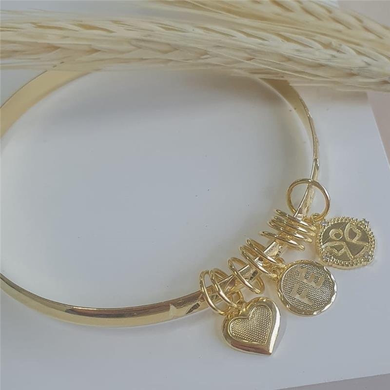 BRACELETE TRABALHADO COM PINGENTES DA FÉ CORAÇÃO E ANJO CRAVEJADO FOLHEADO A OURO 18K