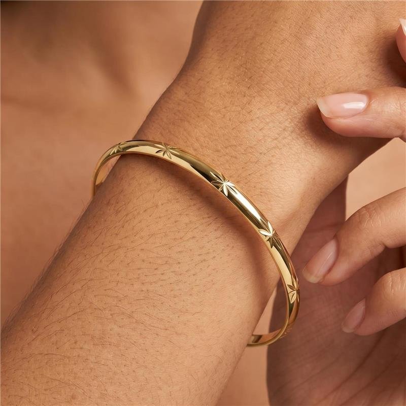 BRACELETE LARGO CISELADO COM GRAVAÇÃO FLORAL FOLHEADO A OURO 18K