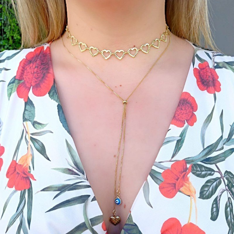 COLAR CHOKER COM CORAÇÕES VAZADOS FOLHEADO A OURO 18K